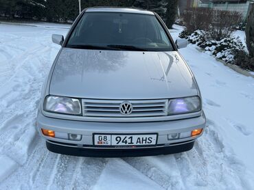 Volkswagen: Volkswagen Vento: 1994 г., 1.8 л, Механика, Бензин, Седан