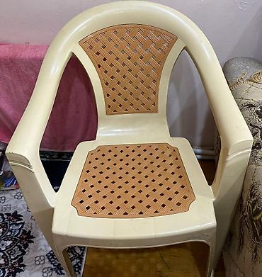 qedimi kreslo: Plastik kreslo - Material: möhkəm plastik - Rəng: krem gövdə — 1