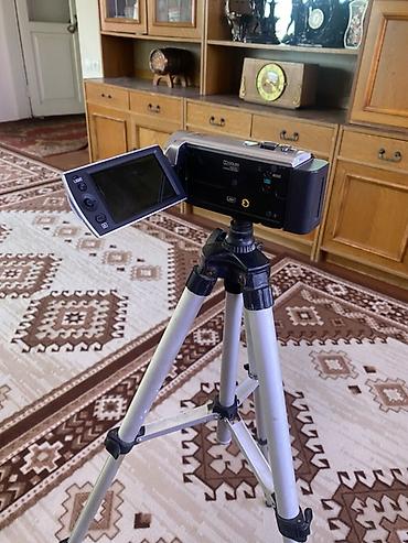 digital camera: Видеокамера Sony Handycam с комплектным штативом. Основные — 4