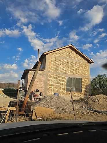 ошский рынок пол дом бишкек: 4 комнаты, 100 м², 4 соток, Бишкек, Собственник — 4