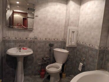 Uzunmüddətli kirayə mənzillər: Azadlıq metrosu yaxınlığında 5 mərtəbəli binanın 3-cü mərtəbəsində 3 — 9