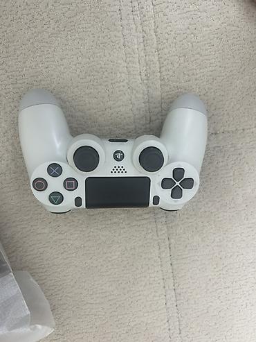 buds 4: PlayStation 4 Slim + 2 ədəd DualShock 4 pultu dəsti.Pultlar — 2
