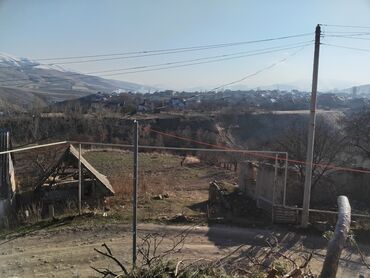 yarı tikili evlər: Gədəbəy rayonu zəhmət kəndi ərazisində yerləşir 12 sot evin ərazisidir