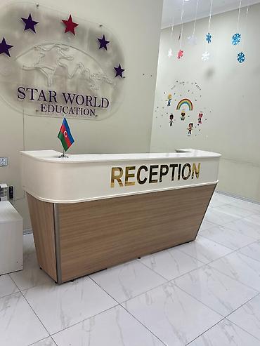 Ofis dəst mebeli: Ofis mebelləri dəsti - Resepsiyon stolu: Ön hissəsi ağ və taxta — 3