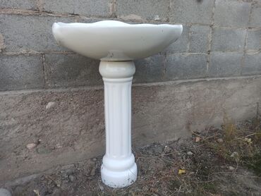 банный стол: Ванна үчүн раковина, Өзгөчөлүктөрү: Жылтырак, Сүйрү формасы, Материалы: Керамика