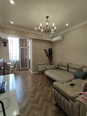 Квартира, 2-комн., 60 м², продаётся, Bakı