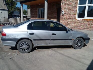 Toyota: Toyota Avensis: 2000 г., 1.8 л, Механика, Бензин, Седан