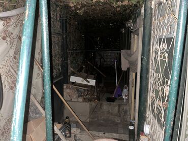 Köhnə tikili: Neftçilər metrosuna 5 dəqiqəlik məsafədə ev satılır(2 ev)1 otaq 3-ə -da lalafo.az — 10 Köhnə tikili: Neftçilər metrosuna 5 dəqiqəlik məsafədə ev satılır(2 ev)1 otaq 3-ə — 10