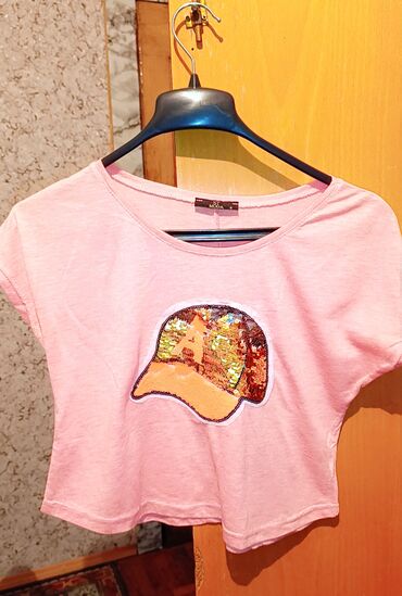 Köynək və bluzalar: S ölçü.Cox az geyinilib.demek olar tezedir.on manata qədər mal — 15