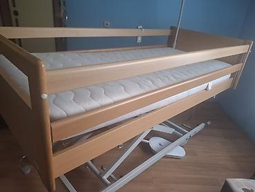 bioptron lampa: Medicinski bolnički krevet sa dušekom i trapez ručkom za podizanje — 3