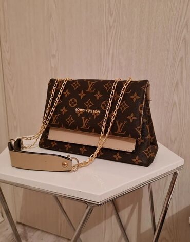 carpisa torbe: Elegant purse, Louis Vuitton, Material: Faux leather