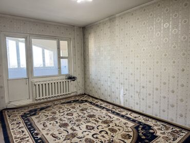 с подслением: 1 бөлмө, 35 кв. м, 105-серия, 7 кабат, Эски ремонт