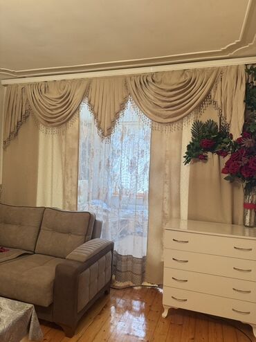 Stəkanlar: Klassik tərz pərdə dəsti - Rəng: bej/şampan tonları - Komplekt: qalın
