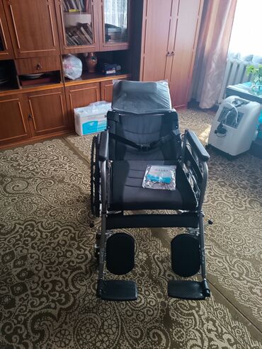 Инвалидные коляски: Продается инвалидная коляска почти новая . находится в Карабалте