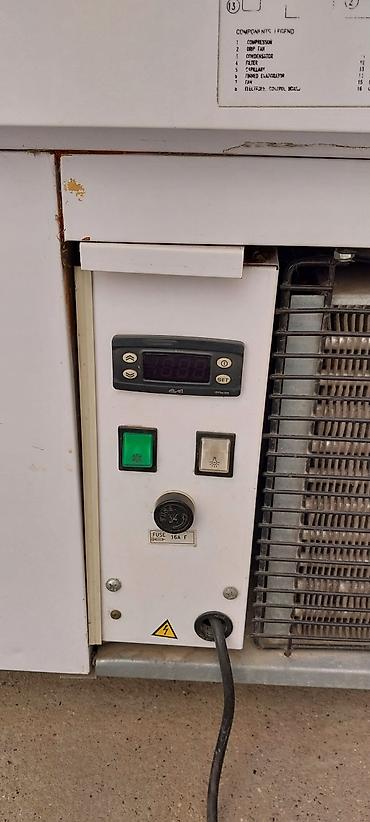 Zamrzivači: Profesionalna vitrina za sladoled ISA – Carte d’Or brendiranje.Ima — 4