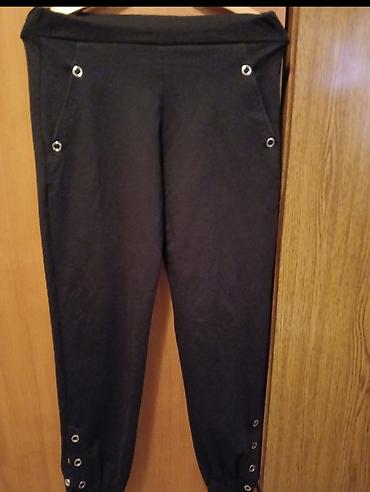 Donji deo: Ženske trenerke i haljina – set različitih komada 1) Crne sportske — 1