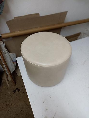 stilski namestaj za dnevne sobe: Tapacirani puf/stočić – okrugli Dimenzije visina 35cm,širina 36cm. - — 3