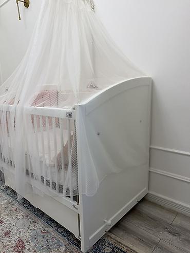 Beşiklər: Qız üçün, Yeni, Dördbucaq, Beşik, Dəstsiz, Matras ilə, Yellənmə mexanizmi ilə — 2
