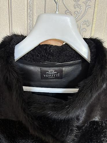 Paltolar: VESUTTI Exclusive qadın üst geyimi - Model: qara rəngli, qısa-orta — 2