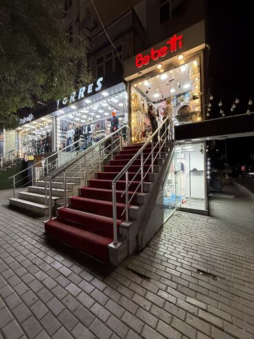 аренда сто: Icindeki Vitrin, Spot isiqlar, Ve mallar satilir icinde 5000 ₼ negd