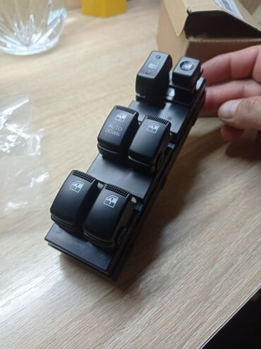 Ban, Kuzov hissələri: Avtomobil üçün ön sol qapı üçün elektrik şüşəqaldıran düymələr bloku