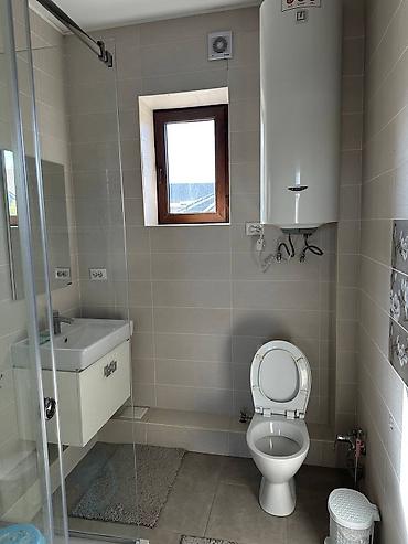 Долгосрочная аренда домов: 200 м², 6 комнат — 6