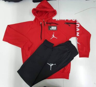 Trenerke: Veličine M L XL 2XL 
Cena 3600 din — 2