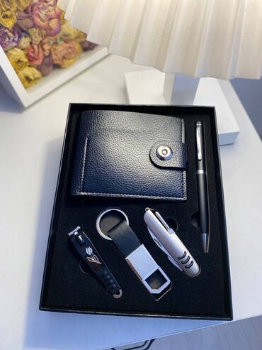 цифровые часы наручные: Кошелек, Montblanc, Мужские, Новый