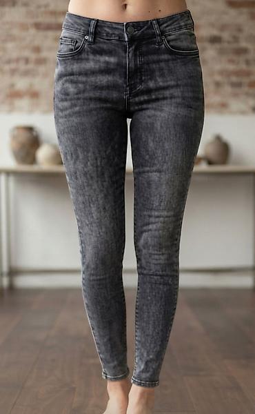 chanel c: Ženske skinny farmerke – siva/ispirana crna - Kroj: uske (skinny) — 1