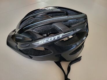 Bike accessories: Kaciga je jako malo korišćena,stoji spakovana. kao nova je