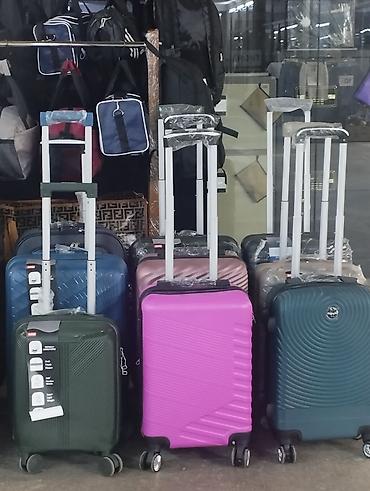 Sərnişin çamadanları və səyahət çantaları dəsti Çamadanlar 40 manatdan