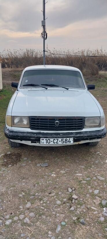 Digər avtomobillər: Məhsul: Klassik sedan avtomobil (ağ rəng), mexaniki ötürmə Təsvir: - — 10