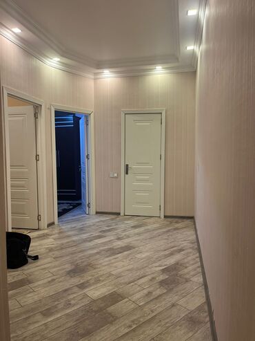 Uzunmüddətli kirayə mənzillər: 3 otaqlı mənzil – zövqlü interyer, hazır yaşayış - Plan: geniş qonaq — 16