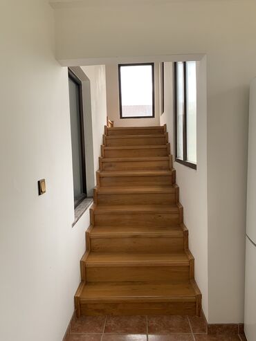 Kuće na prodaju: Na prodaju kuća (220m2) sa pomoćnim objektom (56m2) na placu 4,6 ari — 10