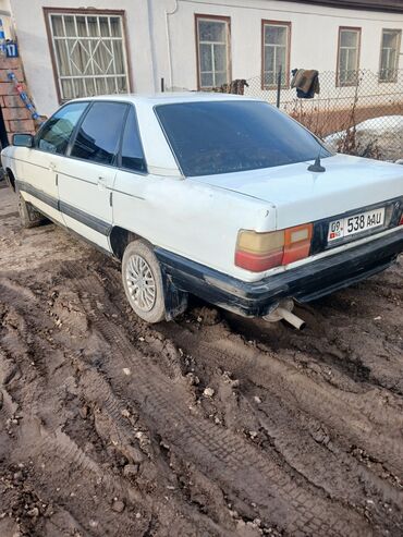 Audi: Audi 100: 1.8 л, Механика, Бензин