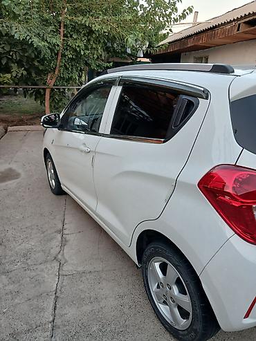 sprinter 4 4: Chevrolet Spark: 2016 г., 1 л, Вариатор, Бензин, Хэтчбэк — 2