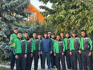 спортивный костюм м: Ушундай фасондогу спорттук костюмдарга буйрутма алабыз. 10 штуктан коп — 5