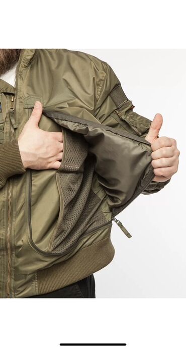 Куртки: Мужская бомбер-куртка, цвет хаки. Основные особенности: - Материал — 4