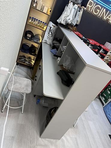 полки для кассы: Продавецкая/кассовая стойка для магазина - Материал: ЛДСП в — 4