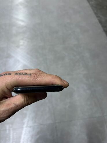 Apple iPhone: IPhone SE 2020, Qara, Barmaq izi — 3