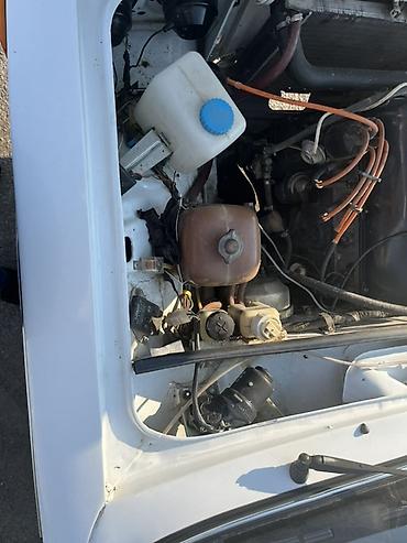 ВАЗ (ЛАДА): VAZ 2106, ağ rəng, 4 qapılı sedan. Texniki xüsusiyyətlər: - Benzin — 4