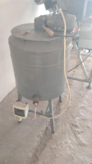 Alətlər: Sənaye tipli avadanlıqlar komplekti 1) Elektrikli qarışdırıcı çən - — 2