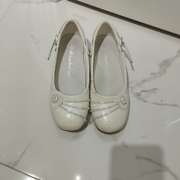 Детская обувь: Детская обувь на девочку . 1.Демисезонные ботинки 400сом размер 30 — 2