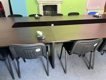 Ofis masaları: İşlənmiş, Konfrans zalı üçün, Oval masa