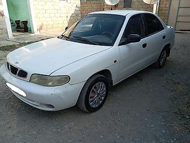 Daewoo: Daewoo Nubira sedan - Kuzov: 4 qapılı sedan, ağ rəng - Ban dizaynı — 4