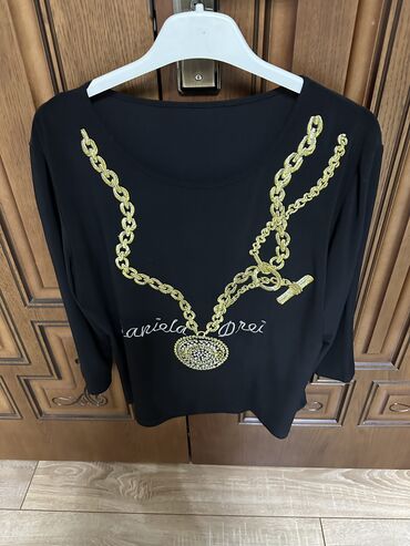 Köynək və bluzalar: 10 azn . Razmer S/M — 8