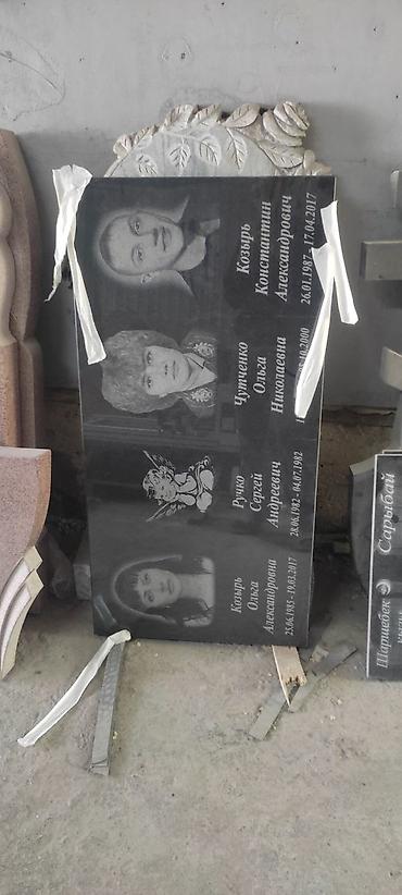 могильные оградки: Памятники из красного гранита с фотокерамикой - Материал: натуральный — 5
