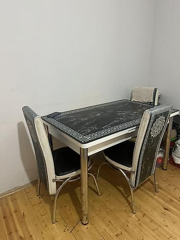 klassik stullar: Satılır: 2 məhsul dəsti 1) Sürgülü qarderob - Rəng: krem/ivori — 4