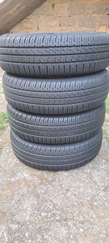 Tyres & Wheels: 165 70 R14 Pirelli. Prodajem 4kom polovne letnje auto gume dimenzije
