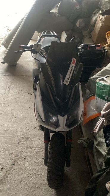 водный мотоцикл: Скутер/мопед городского типа с агрессивным дизайном. Особенности: -